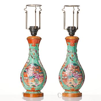 A pair of Chinese porcelain vases made in to lamps, Qing dynasty, circa 1800.