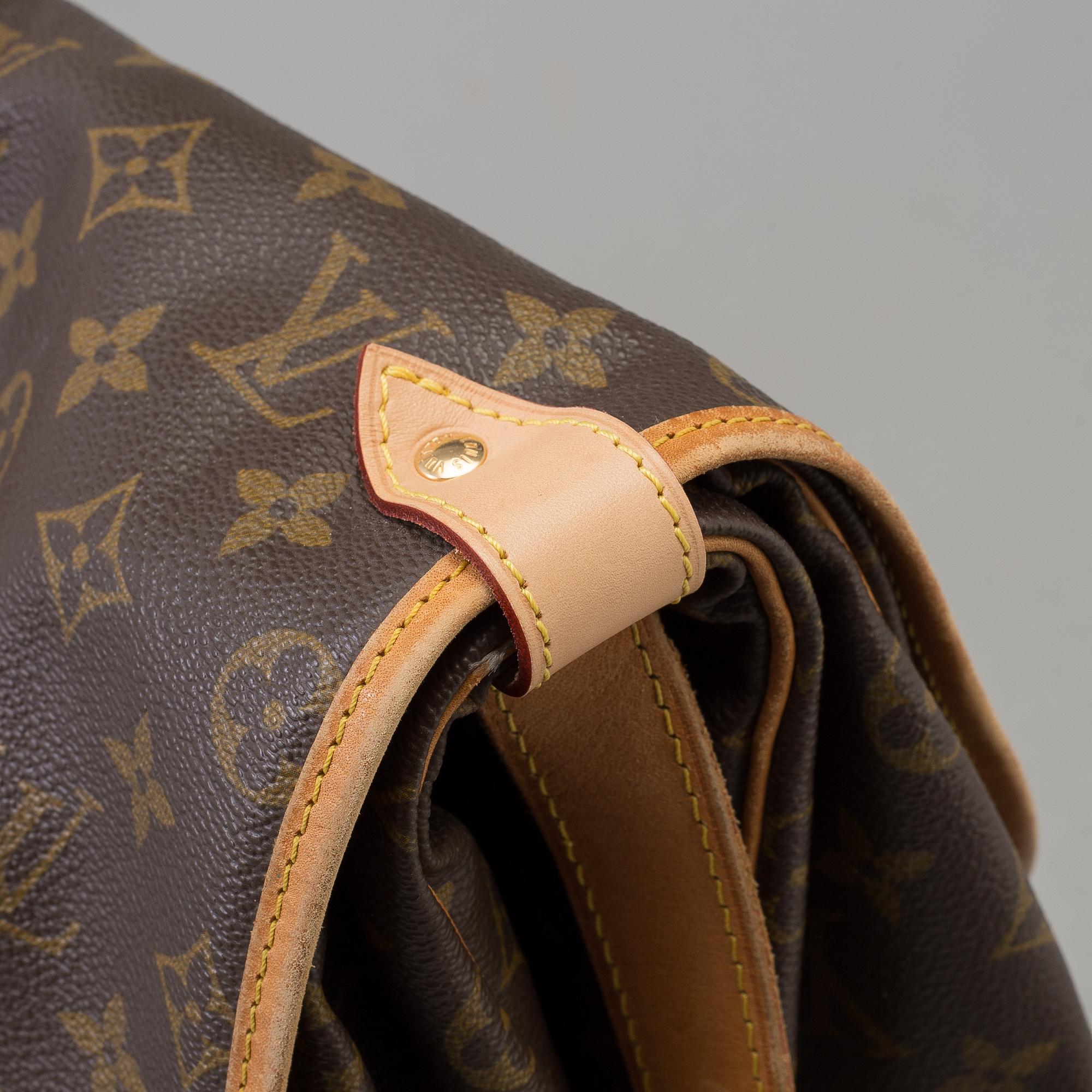 LOUIS VUITTON, a 'Saumur 35' monogram canvas bag.