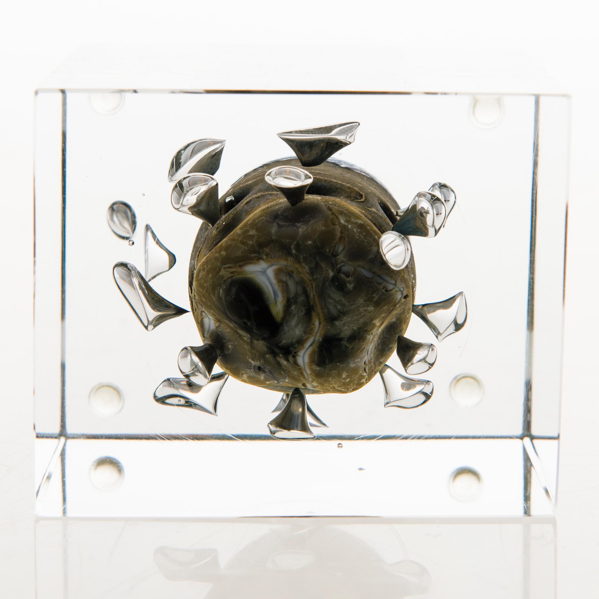 OIVA TOIKKA, AN ANNUAL CUBE, signed Oiva Toikka, Nuutajärvi 1979, numbered 872/2000.