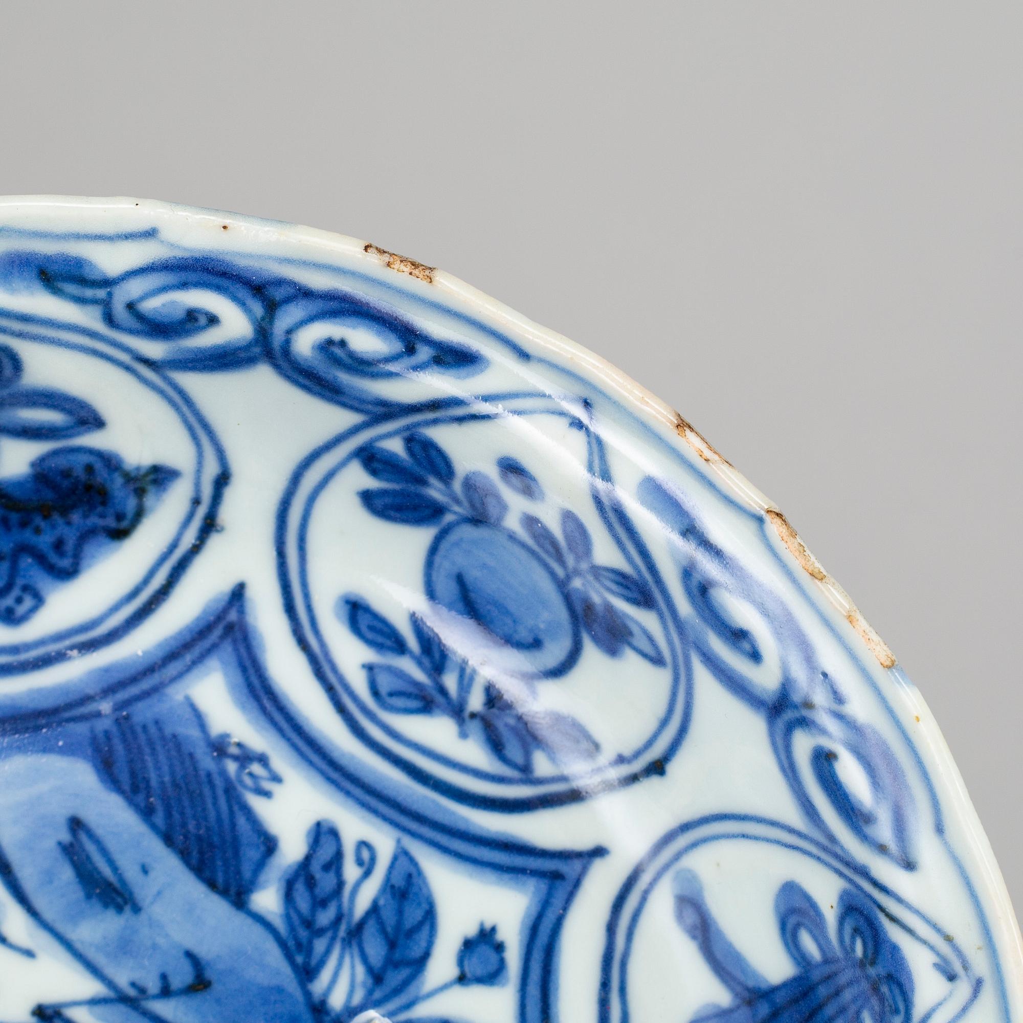 A blue and white kraak dish, Ming dynasty, Wanli (1572-1623).