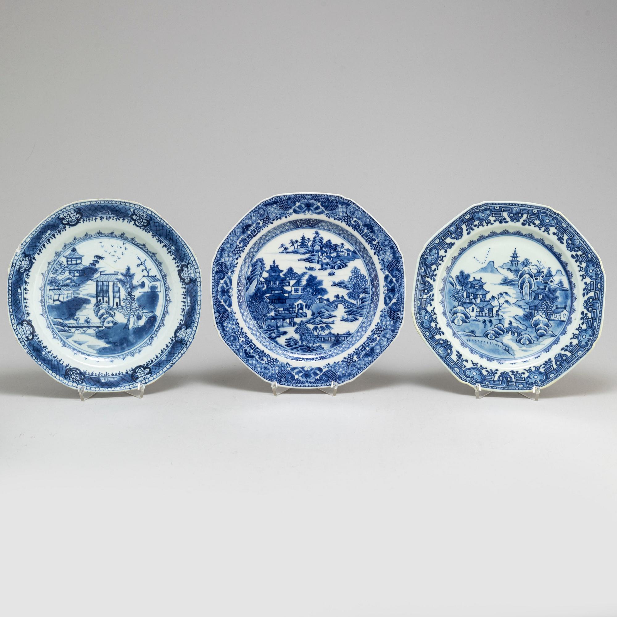 TALLRIKAR, 11 stycken, kompaniporslin. Qingdynastin, Qianlong (1736-95).