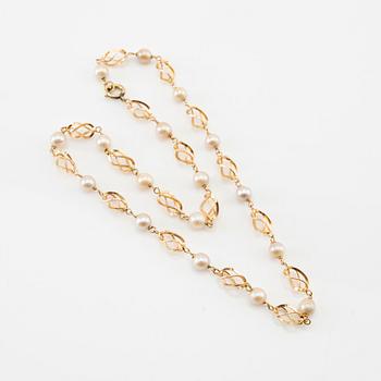 Necklace 18K gold with cultured pearls.