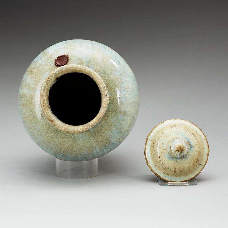 A ge glazed jar with cover, Ming dynasty.