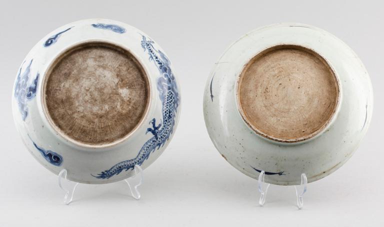 SKÅLFAT, 2 st, porslin, Kina, 1800-tal.