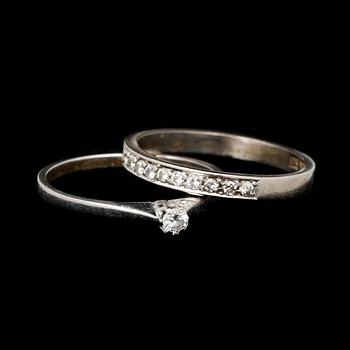 RINGAR, 2 st. 18k vitguld med briljantslipade diamanter tot ca 0,37 ct. enligt gravyr. Vikt 5,6 g.