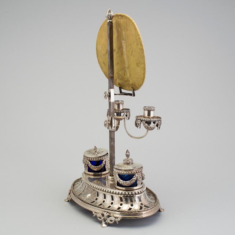 WILHELM SMEDBERG, Karlstad 1788. Skrivbordslampa för två ljus, gustaviansk.