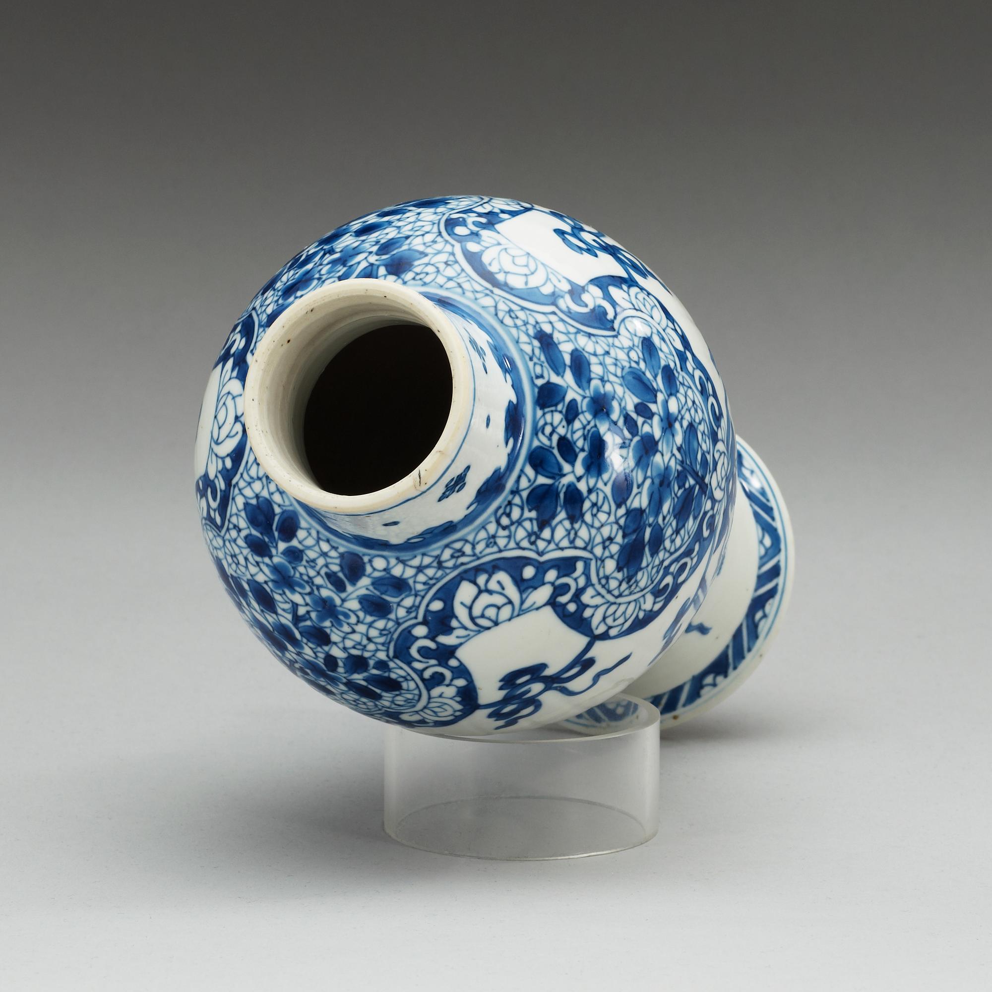VAS, porslin. Qing dynastin, Kangxi (1662-1722).