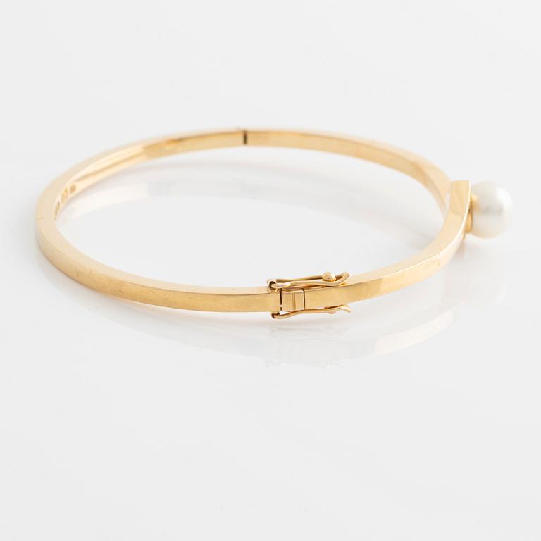 Bracelet 18K gold with a cultured pearl, Stigbert.