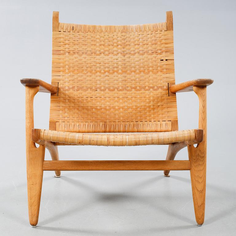 A CH-27 lounge chair, designed by Hans J Wegner for Carl Hansen & Son,