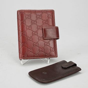 KALENDEROMSLAG samt MOBILFODRAL, Gucci respektive Mulberry.