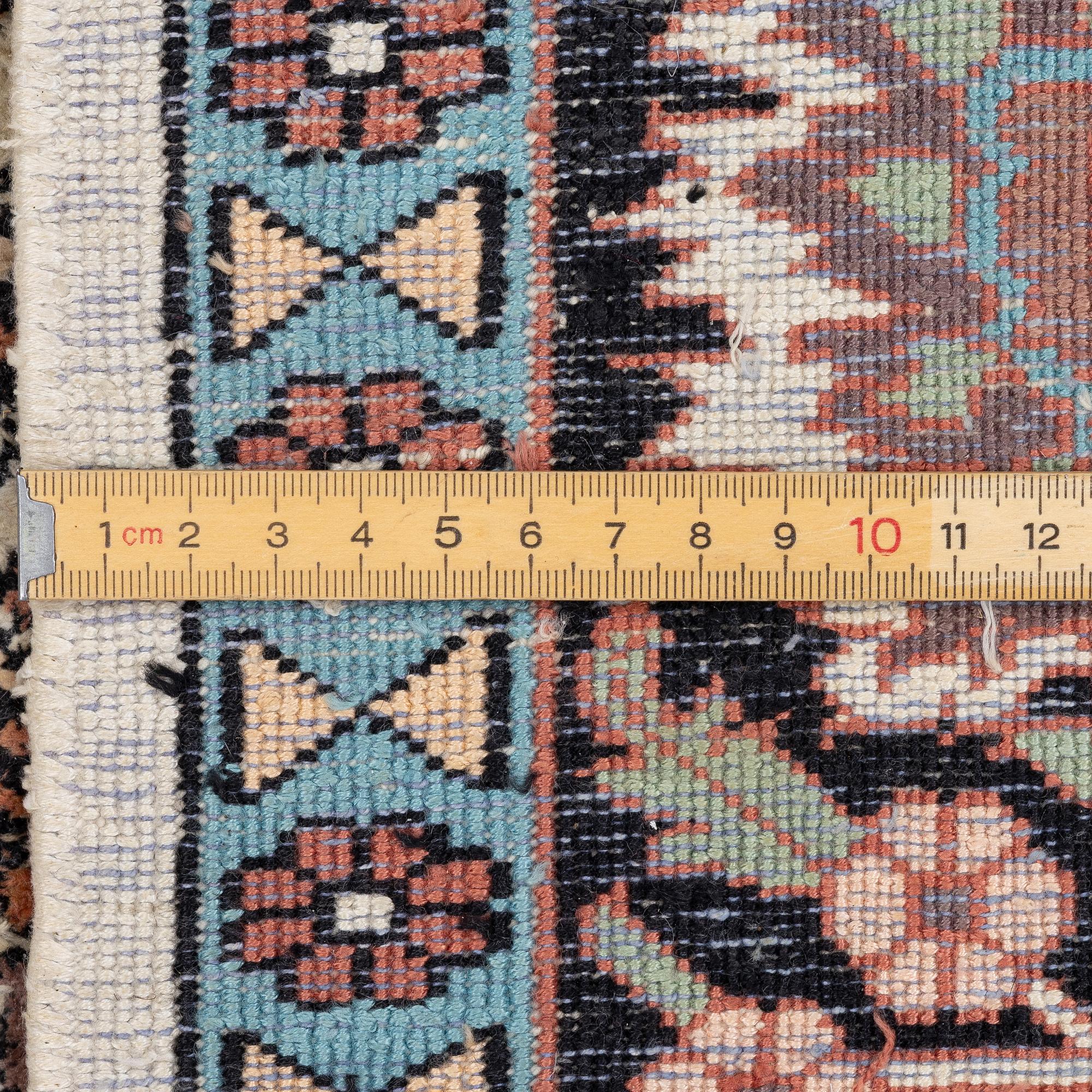 Matta, Kashmir, ca 203 x 150 cm.