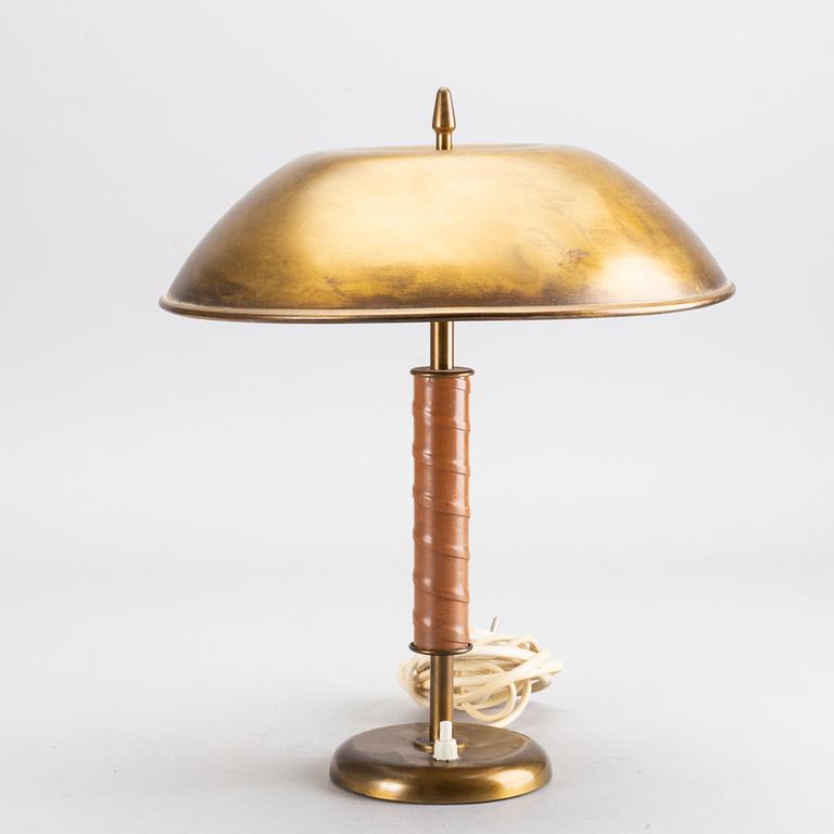 A 1940S TABLE LAMP BY BÖHLMARK.
