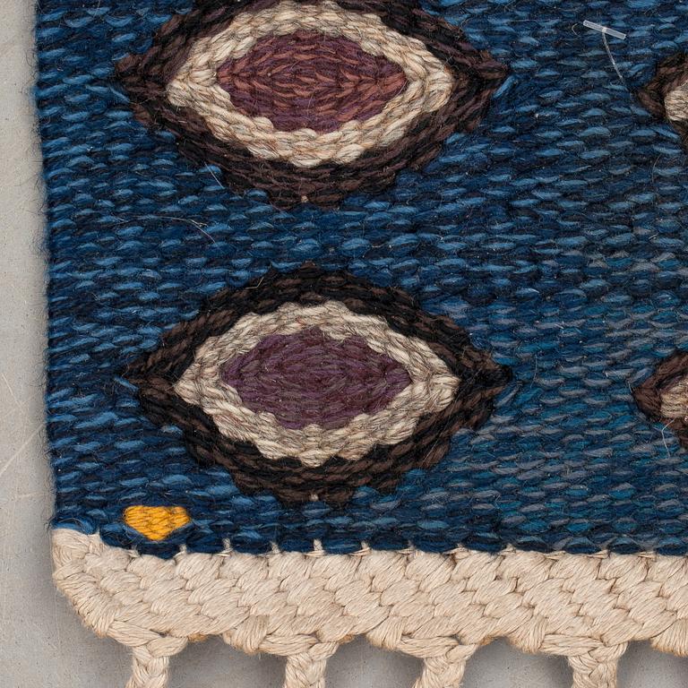 CARPET. "Snäckorna". Tapestry weave (gobelängteknik). 224,5 x 154 cm. Signed AB MMF BN.