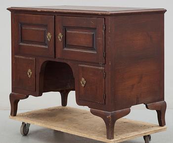 SIDEBOARD/SKÄNK, rokokostil, troligen delvis 1700-tal.