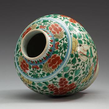 A wucai jar, Transition, 1600-talets mitt.