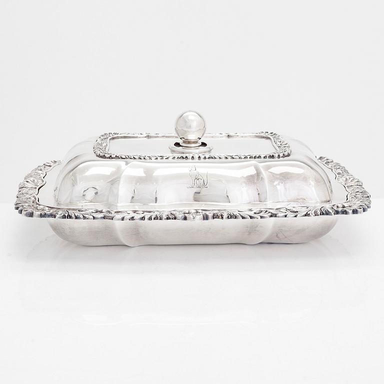 A William IV sterling silver entrée dish, maker's mark of Joseph Angell I & John Angell,  London 1834.