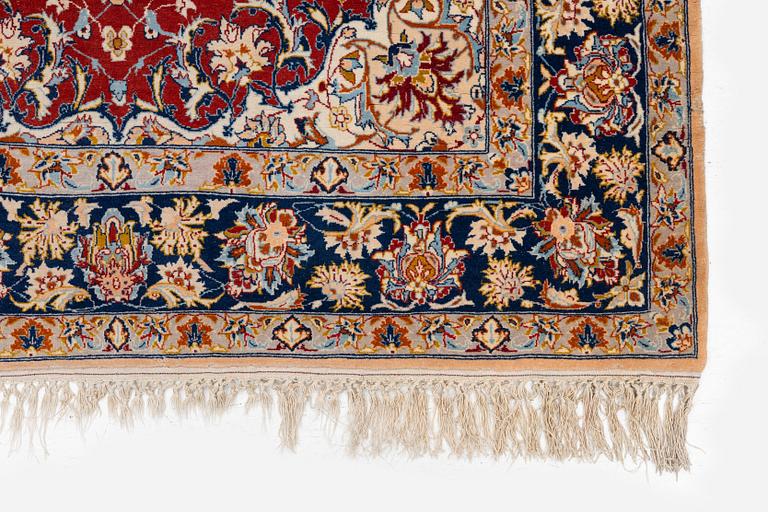 A semi-antique Isfahan rug, Central Persia, c. 160 x 105 cm.