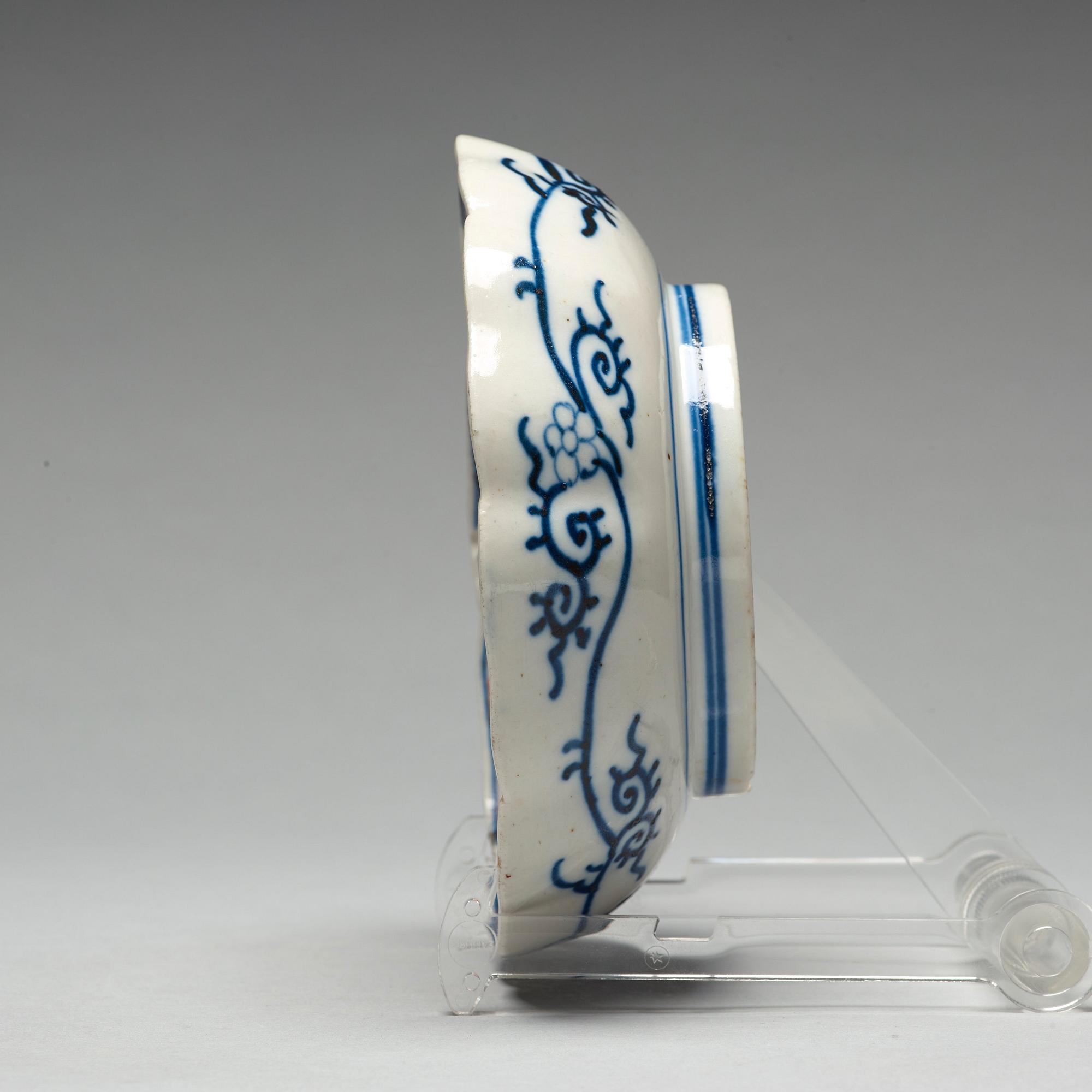A Japanese famille verte dish, Meiji (1868-1912).
