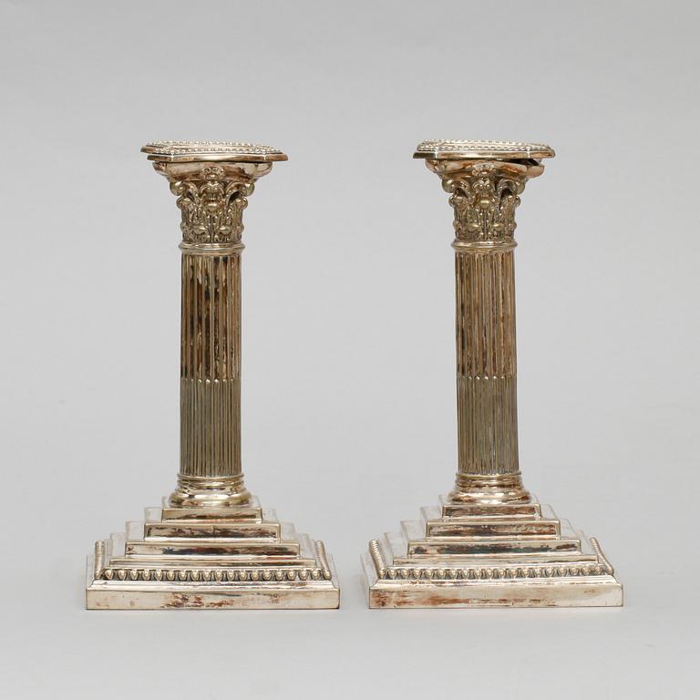 LJUSSTAKAR, ett par, pläter. England.