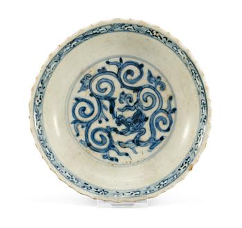 429. A blue and white dish, Ming dynasty (1368-1644) with Xuande´s six character mark.