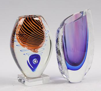 VASER, 2 st, glas, sent 1900-tal.