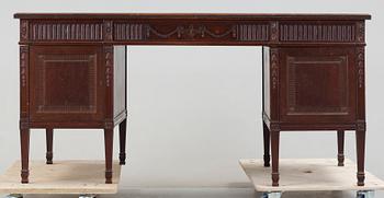 SKRIVBORD, Nordiska Kompaniet, gustaviansk stil, omkring 1900-talets mitt.