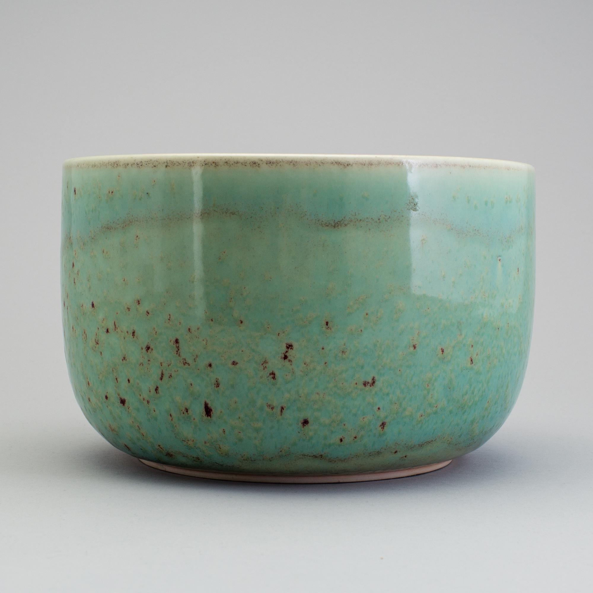 STIG LINDBERG, a stoneware bowl, Gustavsberg 1970s.