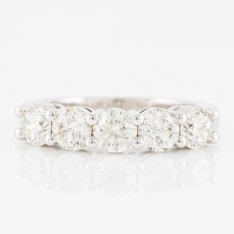 Half eternity ring in 18K white gold set with brilliant-cut diamonds.
