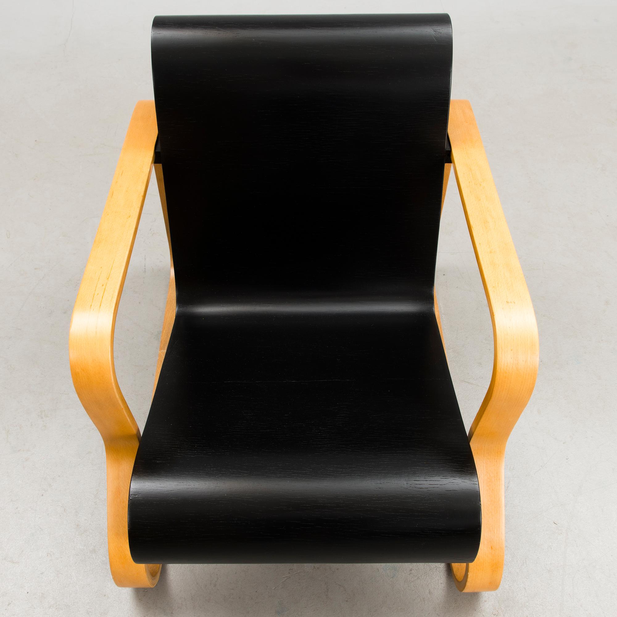 An armchair no 41, 'Paimio'.