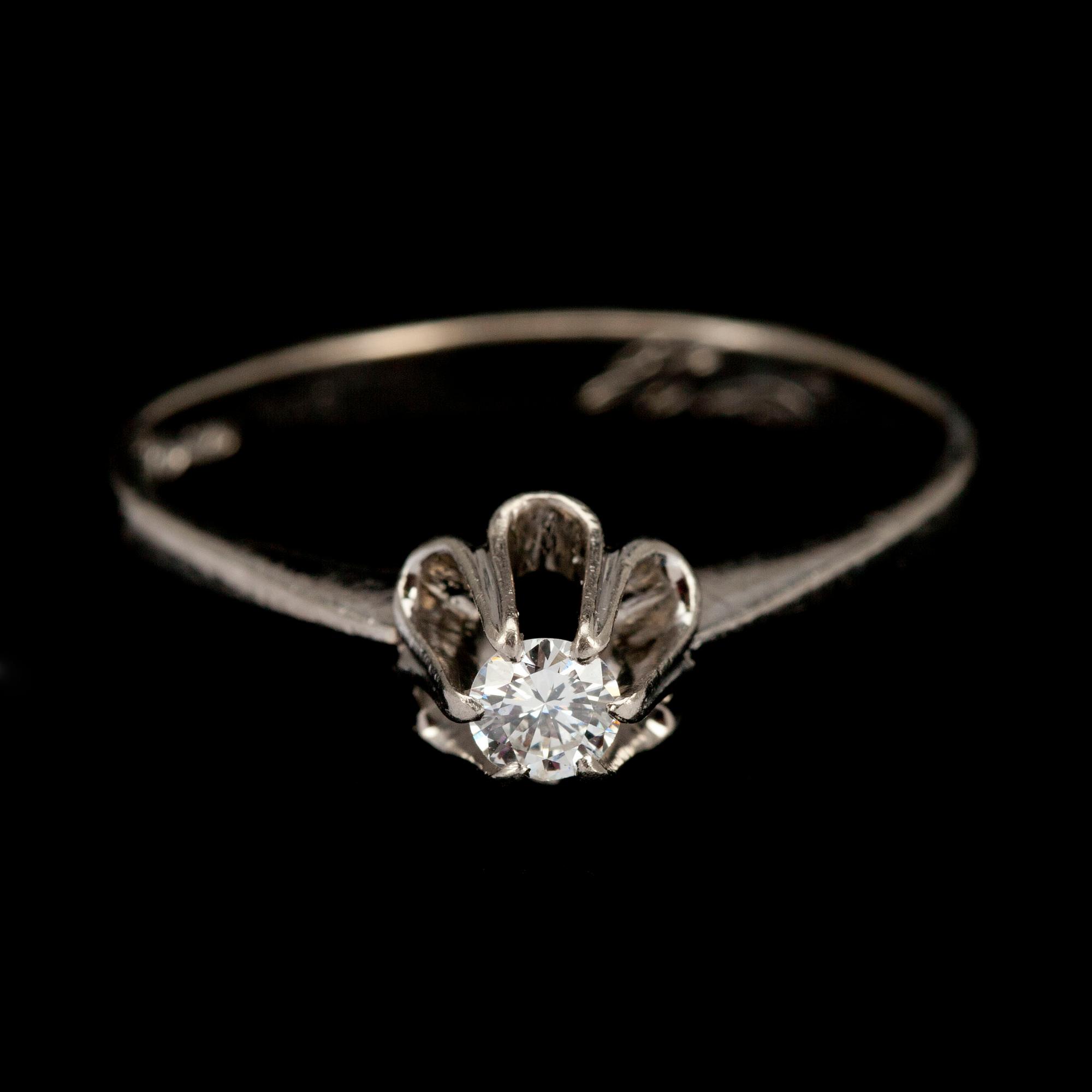 RING, vitguld 18K, briljantslipad diamant ca 0,15 ct, finska stämplar 1971. Vikt 3,4 g.