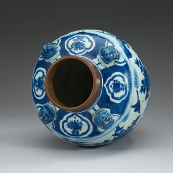 A blue and white jar, Ming dynasty, Wanli (1572-1620).