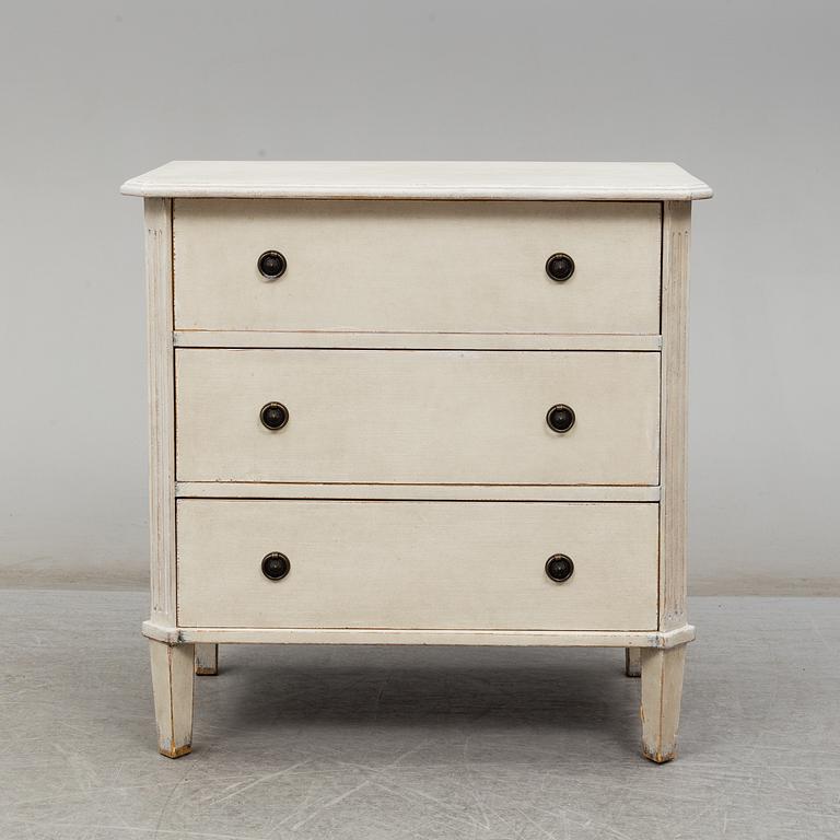 A 20th century gustavian style chest of drawers.