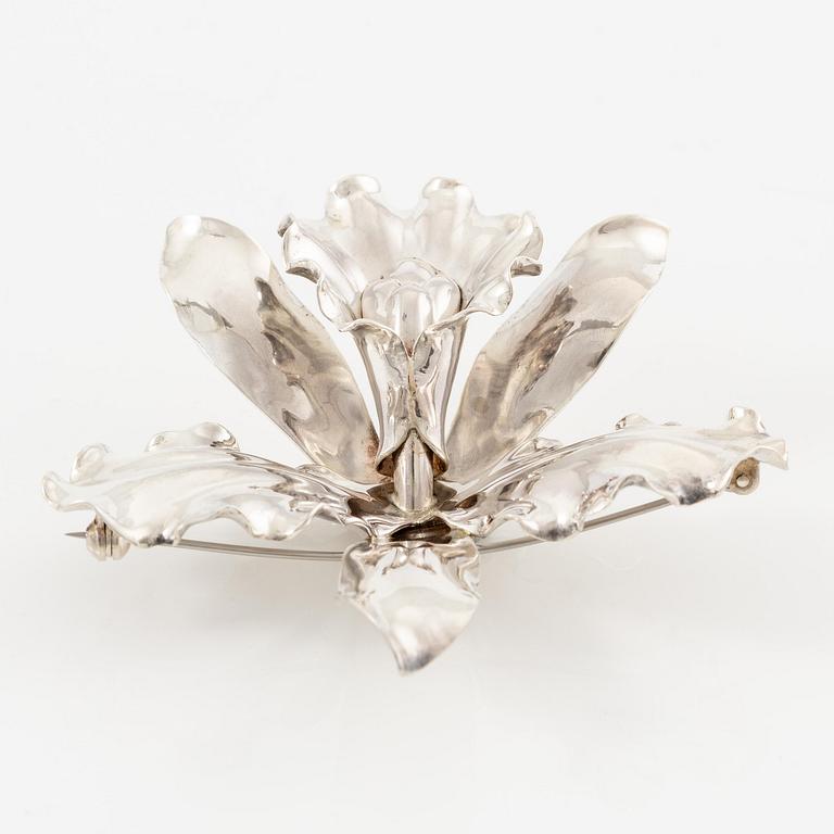 Wiwen Nilsson, a brooch, in the shape of a lily, sterling silver, Lund 1961.