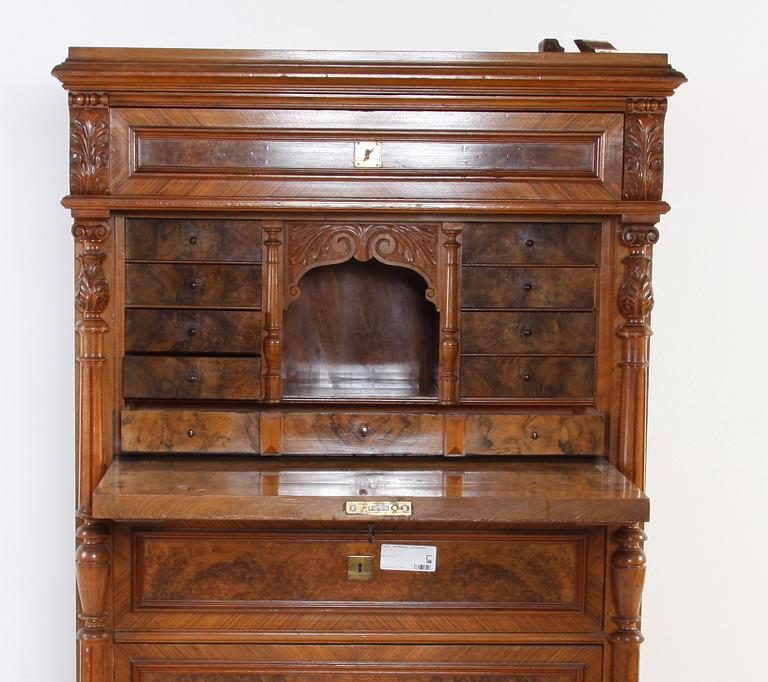 CHIFFONJE. Nyrenässans 1800-talets andra hälft.