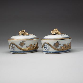 A pair of blue and white tureens, Qing dynasty, Qianlong (1736-95).