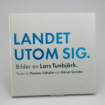 BOK, "Landet utom sig / The country beside itself", Thomas Tidholm och Göran Greider.