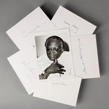 AUTOGRAFER, 6 st, bla Desmond Tutu på foto, Seamus Heaney och Toni Morrison.