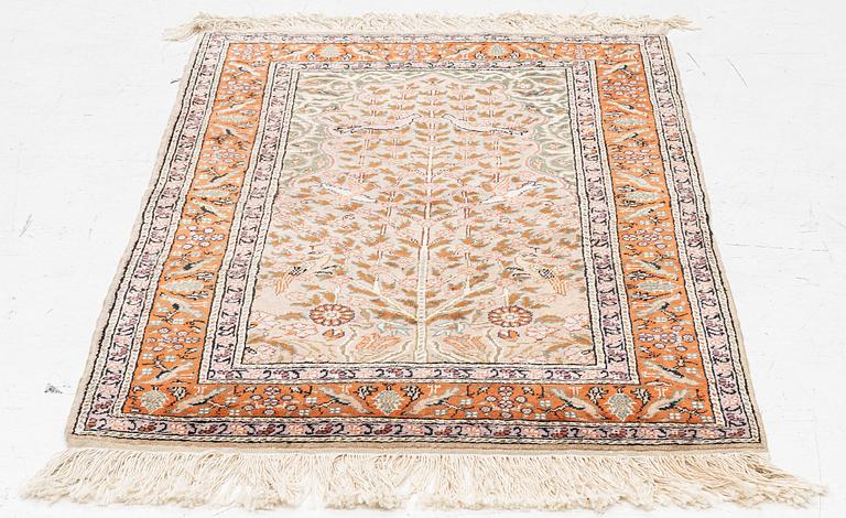 An oriental rug, c. 135 x 85 cm.