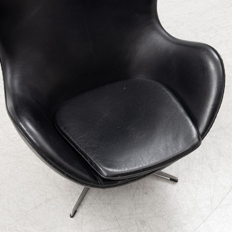 Arne Jacobsen, fåtölj, "Ägget", model 3316, Fritz Hansen, Danmark, 2002.
