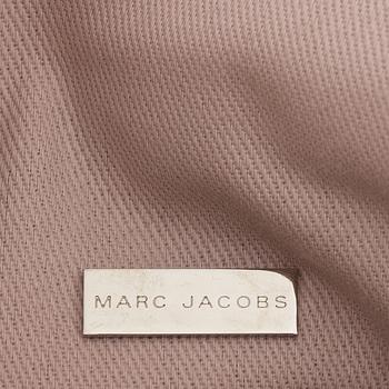 Marc Jacobs, a light green leather makeup-bag.