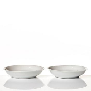 A set of five famille rose dishes with Ju Ren Tang mark, 20th Century.