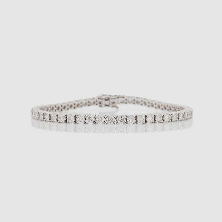 A brilliant-cut diamond bracelet. Total carat weight circa 5.53 cts. Quality cirka G-H/SI.