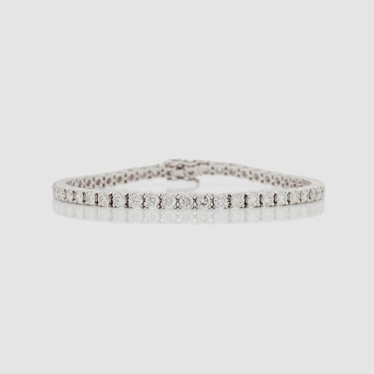 ARMBAND med briljantslipade diamanter totalt 5.53 ct. Kvalitet cirka G-H/SI.