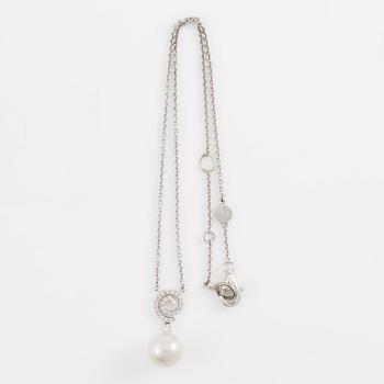 Necklace, 18K white gold with a pearl and brilliant-cut diamonds.