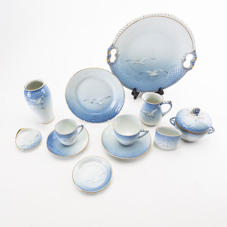 Tableware, 44 dlr "Måsen" Bing & Grondahl, porcelain Denmark.