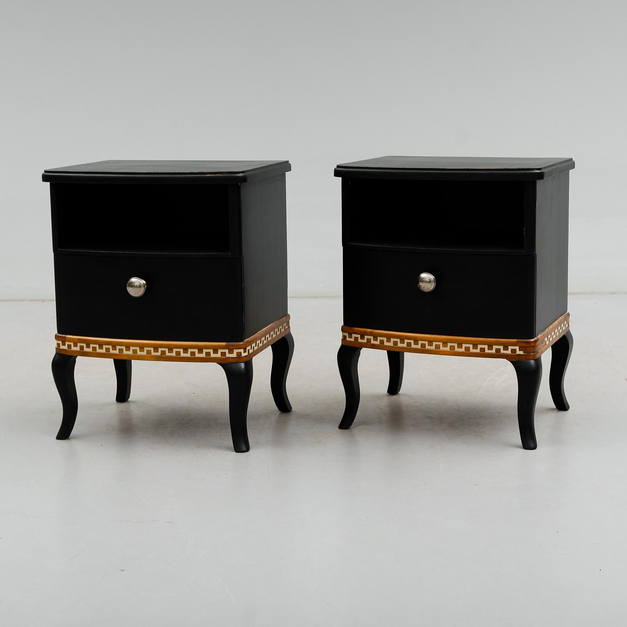 SÄNGBORD, 1 par, 1900-talets första hälft.