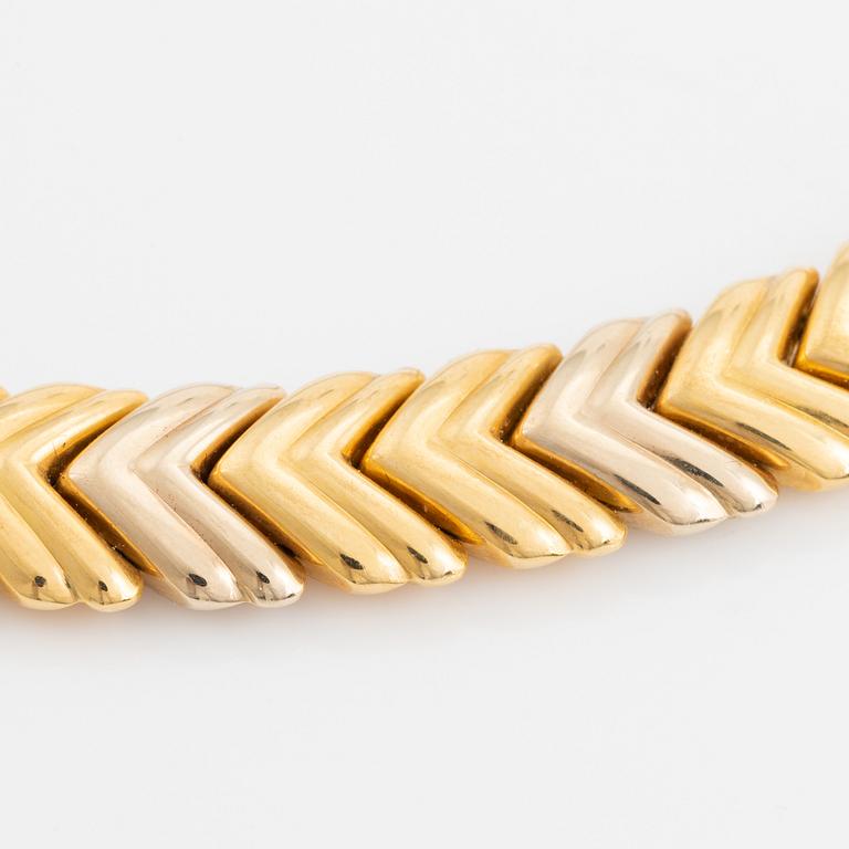 18K bi colour gold necklace.