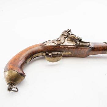 Flintlåspistoler, två stycken, arabisk märkning, 1700-/1800-tal.