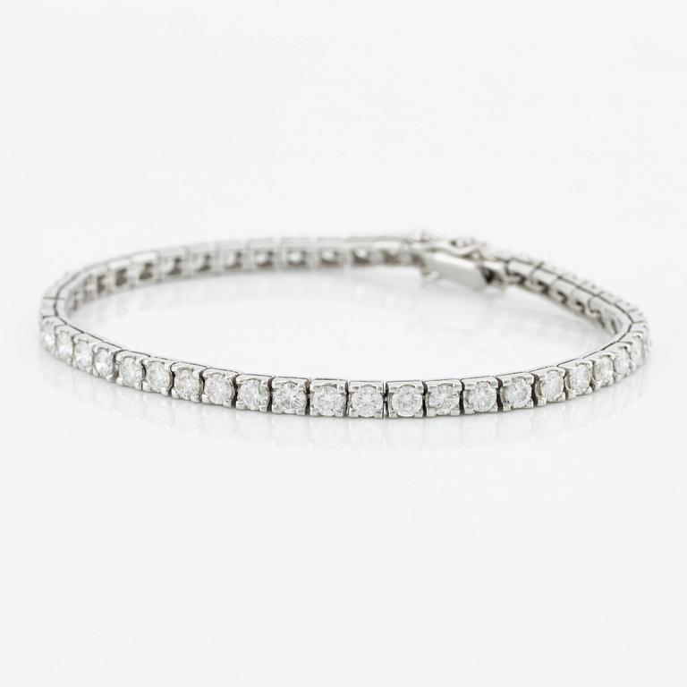 Tennisarmband, vitguld med briljantslipade diamanter, totalt ca 4,80 ct.