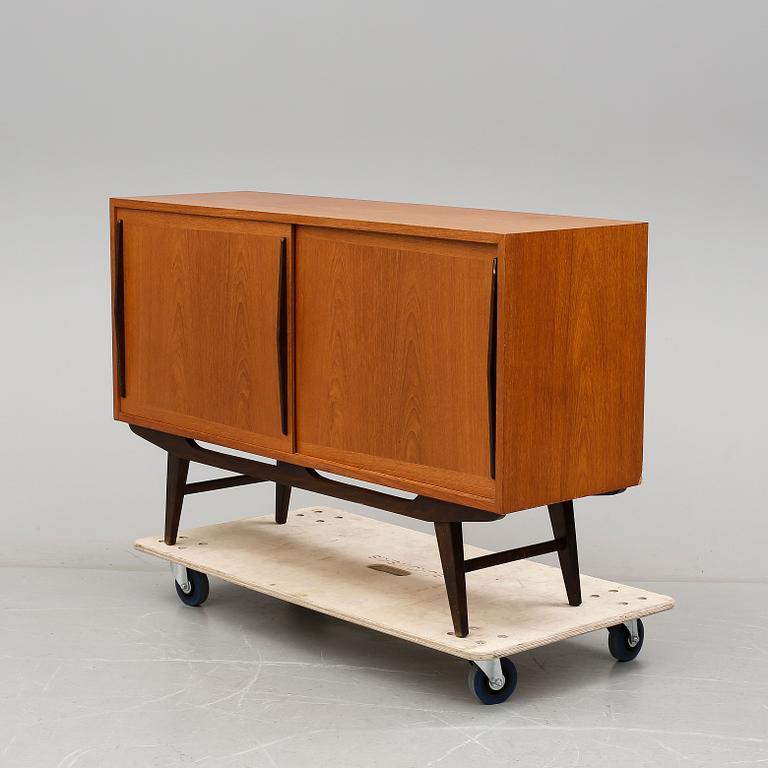 SIDEBOARD, 1900-talets mitt.